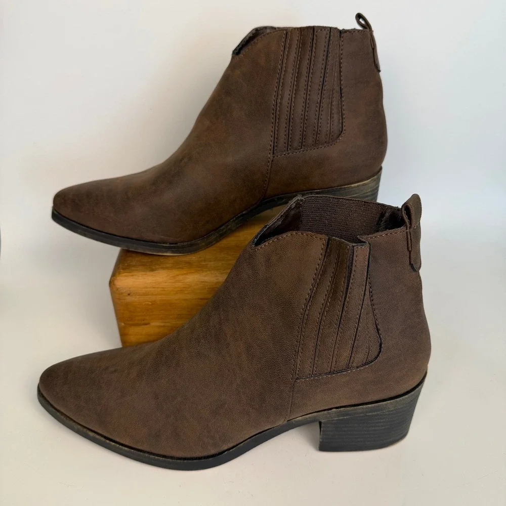 Dunes Women's Size 9.5 Patty Ankle Boots Brown Faux Leather‎ Pointed Toe
